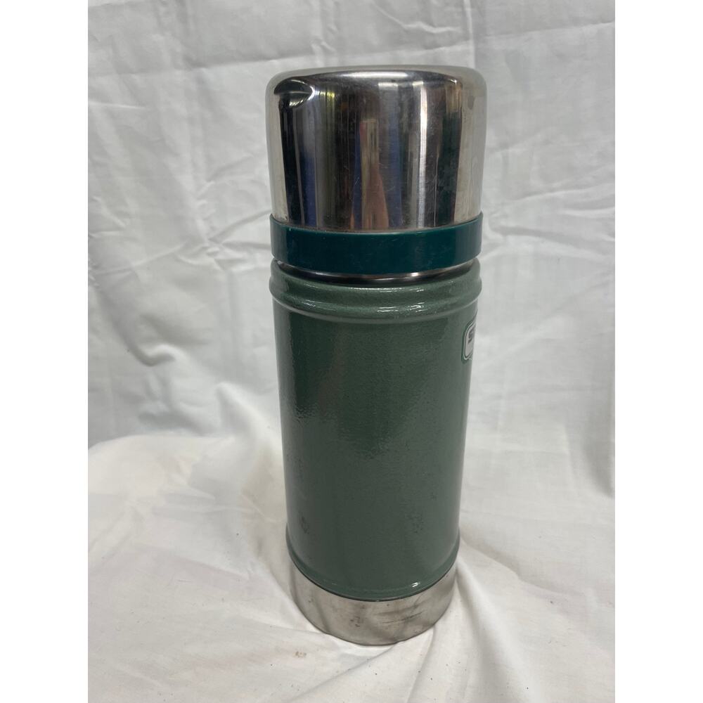 Vintage Stanley 24 Oz .7 Liter Vacuum Bottle In Green With Green Handle - Picture 2 of 8